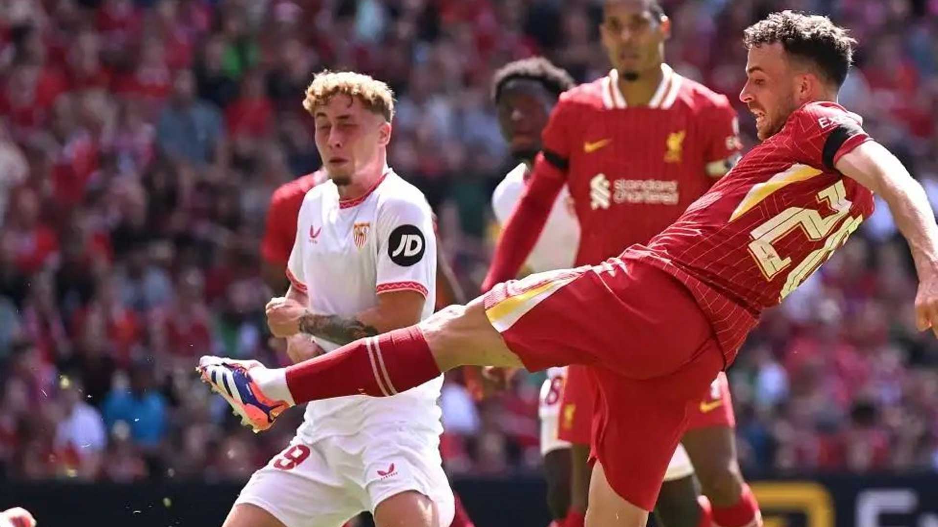 Liverpool Kalahkan Wolves 3-1 di Molineux Stadium